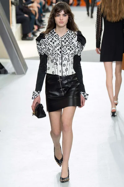 Look 44